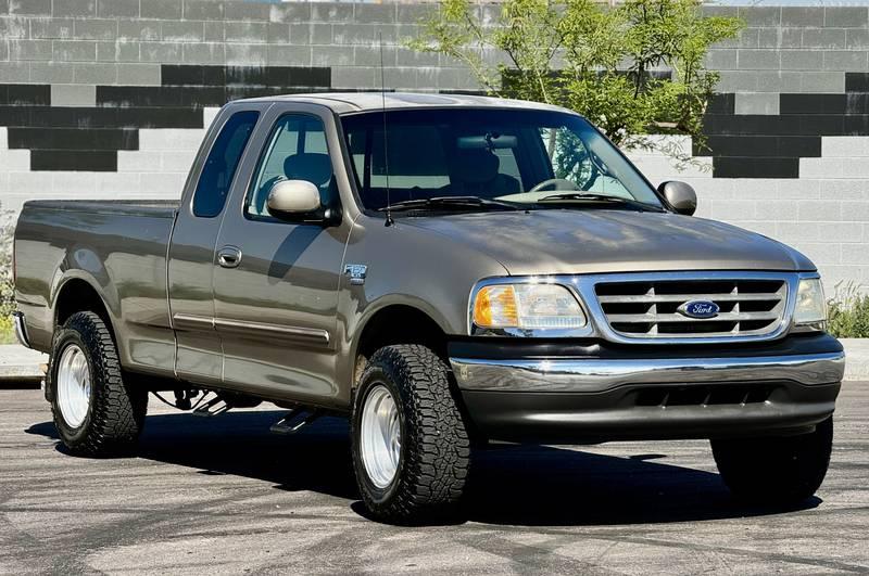 2002 Ford F-150 XLT 4 Door Extended Cab Pickup Truck