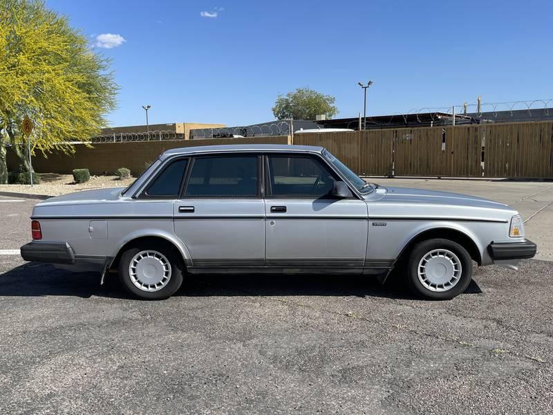 1988 Volvo 240 DL 4 Door Sedan