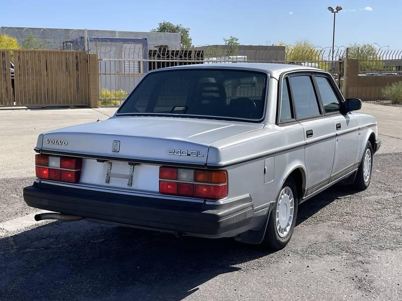 1988 Volvo 240 DL 4 Door Sedan