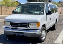 2006 Ford E-350 Super Duty XLT 3 Door Passenger Van