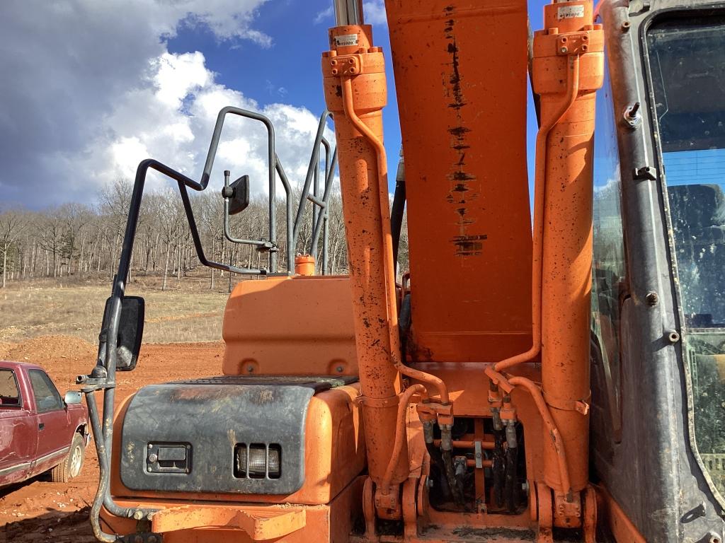 DOOSAN DX225LC TRACKHOE