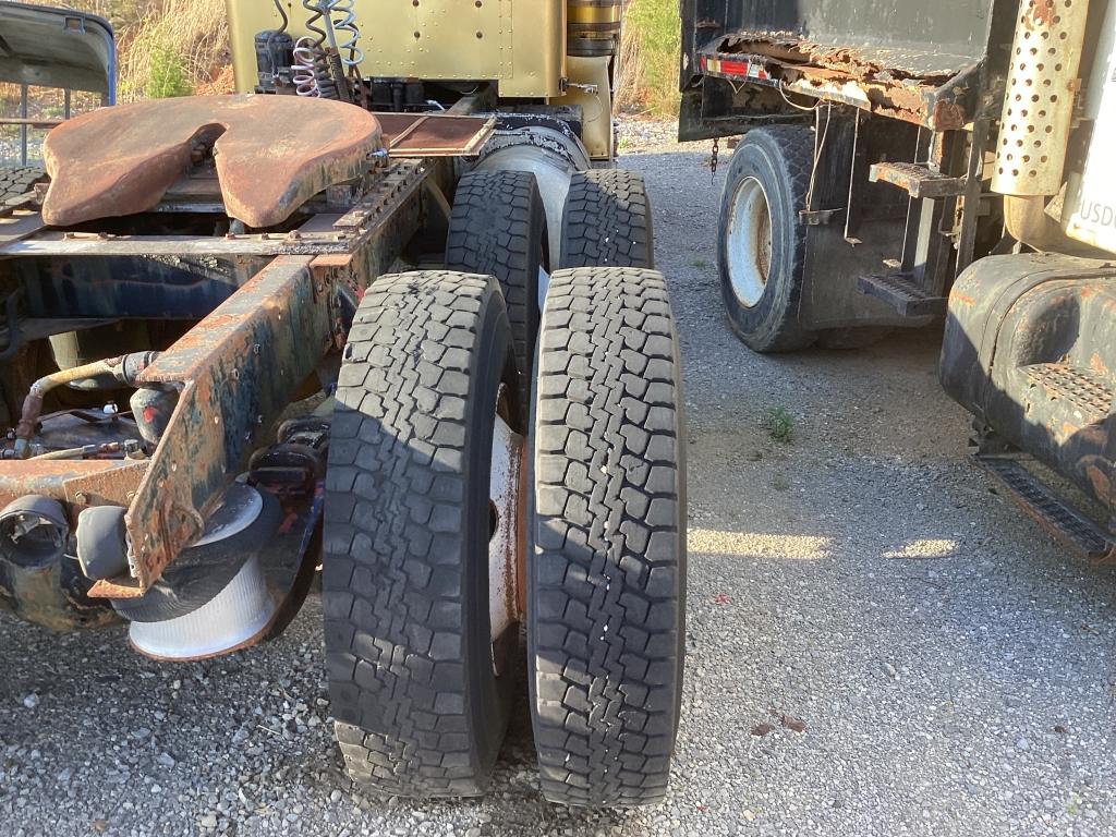 1969 PETERBILT DAYCAB TRACTOR