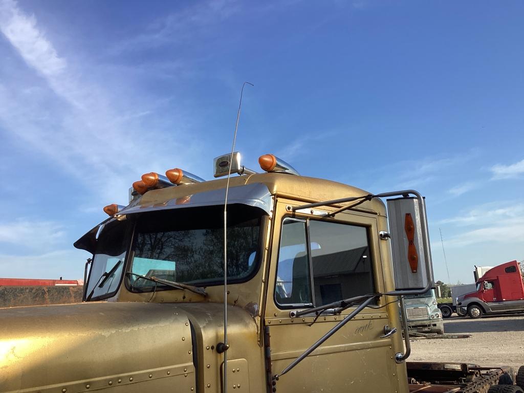 1969 PETERBILT DAYCAB TRACTOR