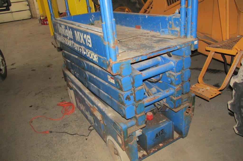 Upright MX 19 Two-Man Scissor Lift