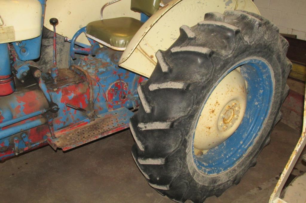 1957 Ford 850 Tractor