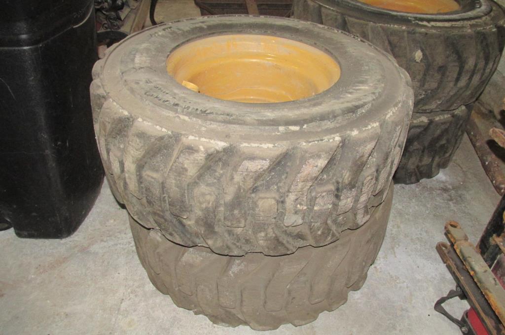 Skid Steer Tires For Caterpillar 242B