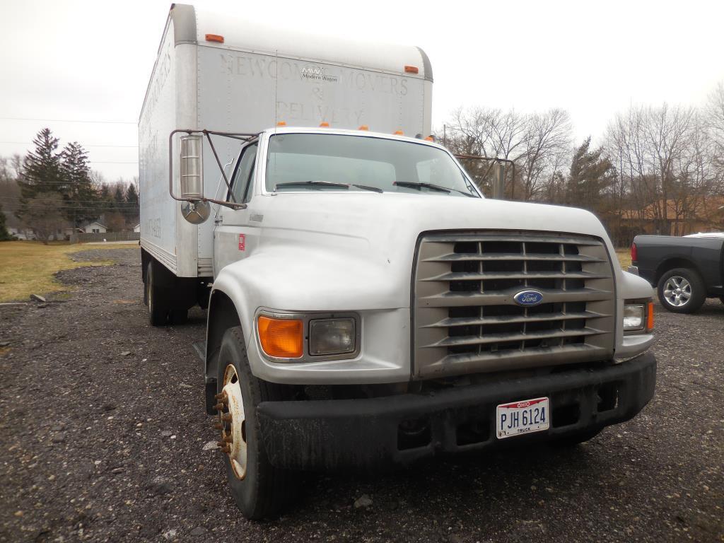 1995 Ford F800 20' Straight Truck