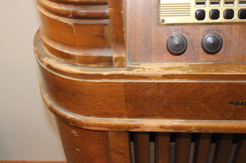 Vintage Philco 40-180 Tube Radio