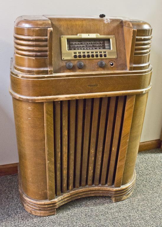 Vintage Philco 40-180 Tube Radio