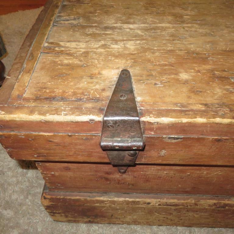 Wood Antique Tool Chest - LR