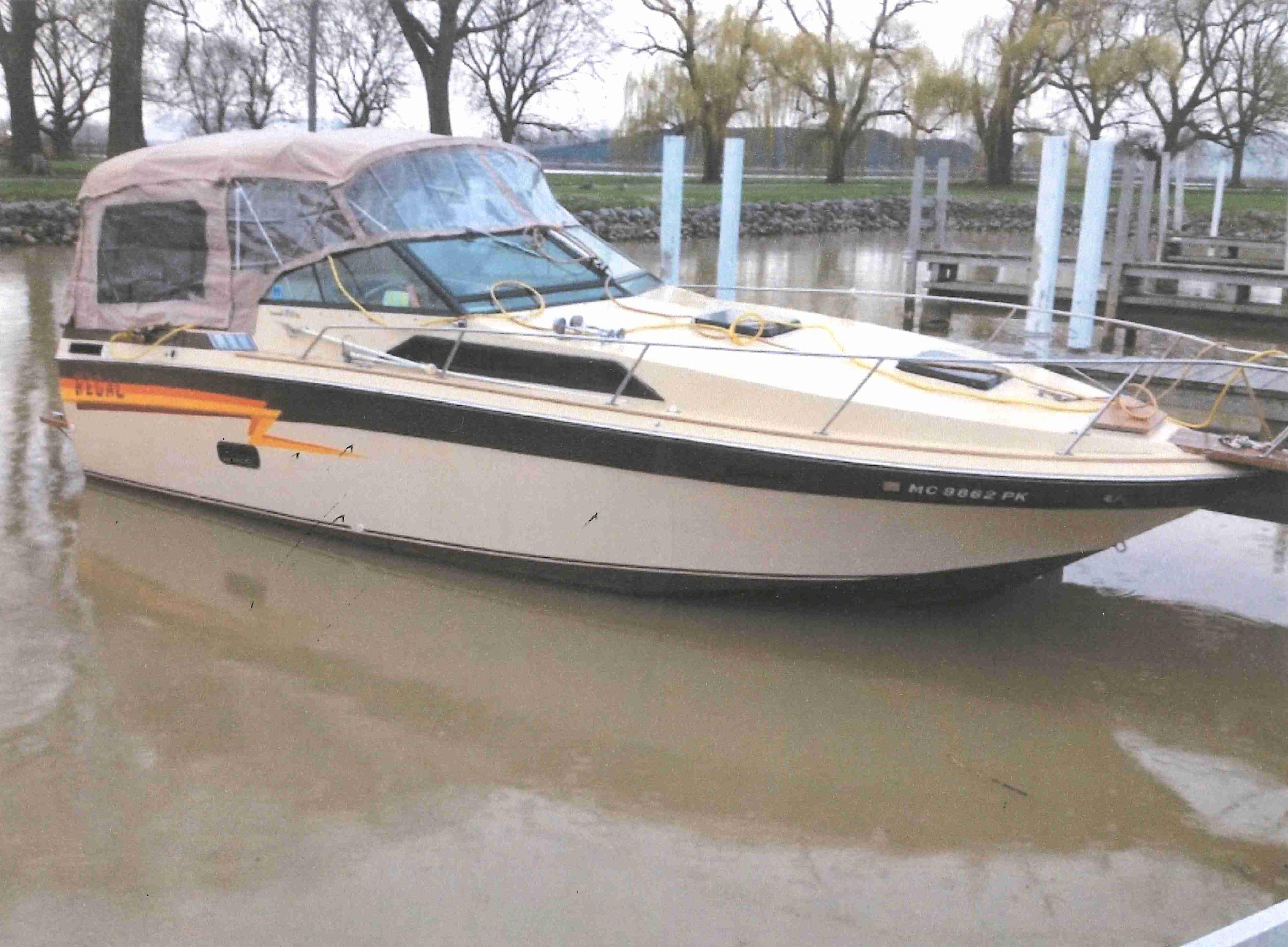 1983 Regal Commodore 277 XL Boat - O