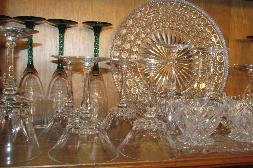 Glassware & Serving Pieces