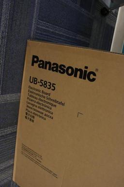 Panasonic UB-5835 Panaboard - S