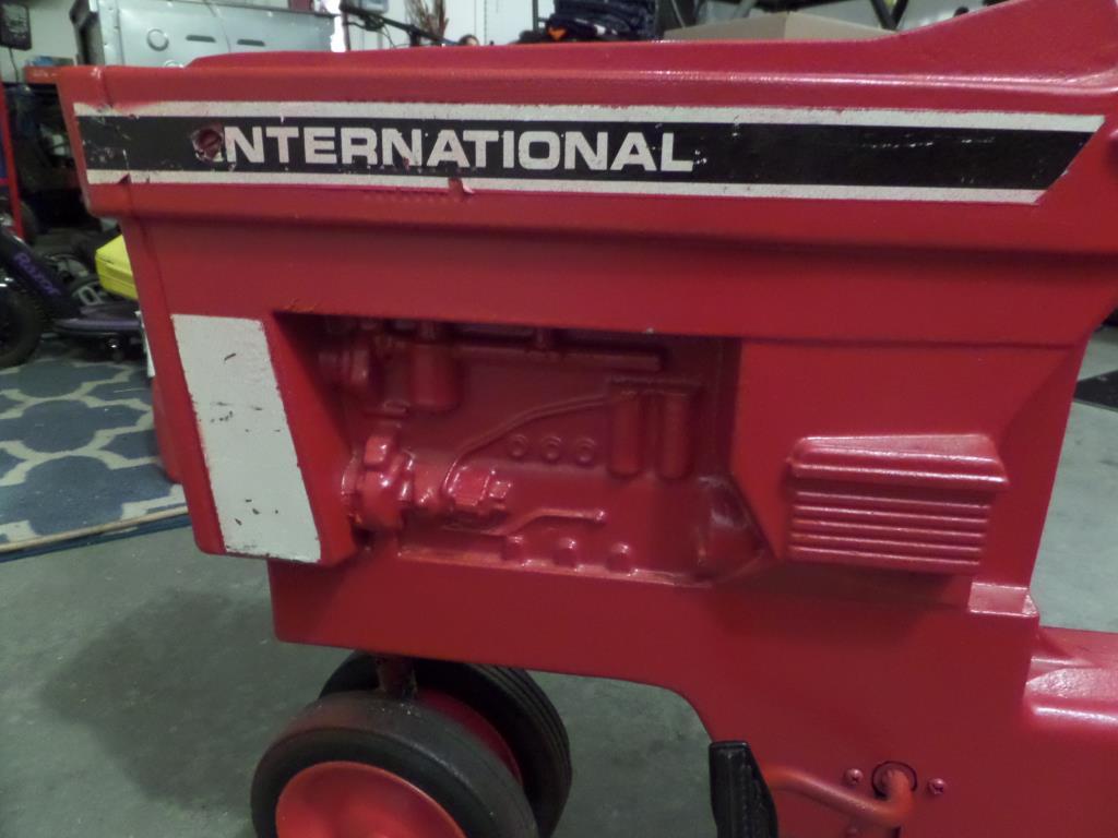 Vintage ERTL Case International Model 404 Tractor - C