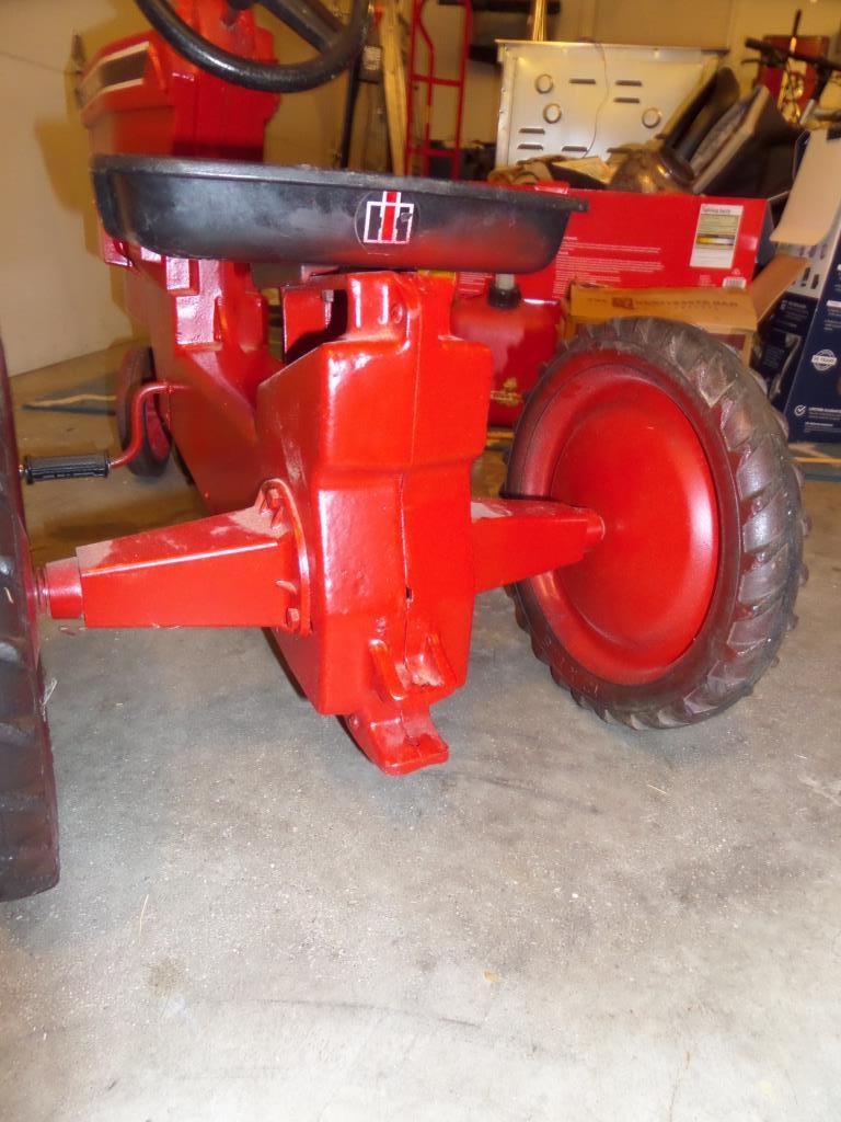 Vintage ERTL Case International Model 404 Tractor - C