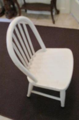 Small White Children's Chair - M