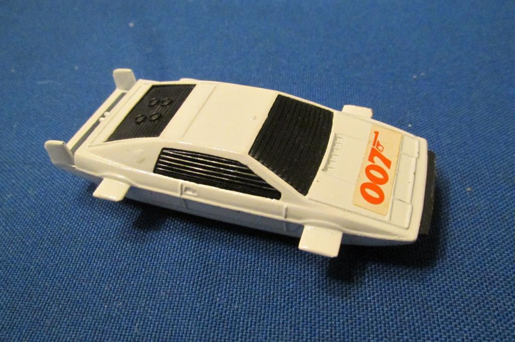 Vintage Corgi Juniors & Hot wheels & Matchbox Cars - B1