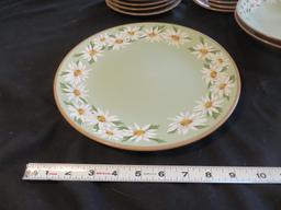 18-Piece Taylor Smith & Taylor Co. "Lazy Daisy" Dish Set - LR