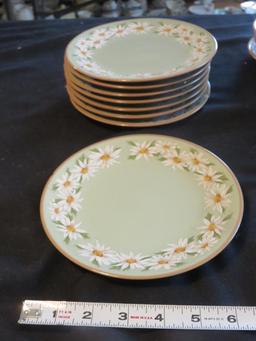 18-Piece Taylor Smith & Taylor Co. "Lazy Daisy" Dish Set - LR