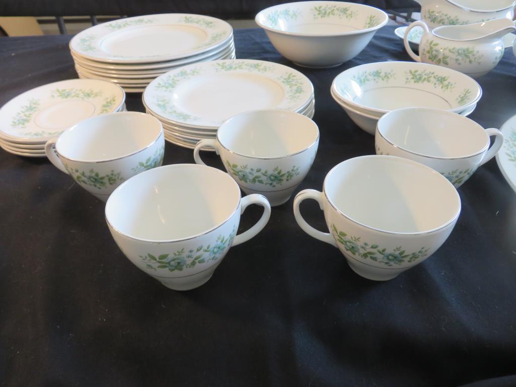 28-Piece Johnson Bros "Snowhite" China Set - LR