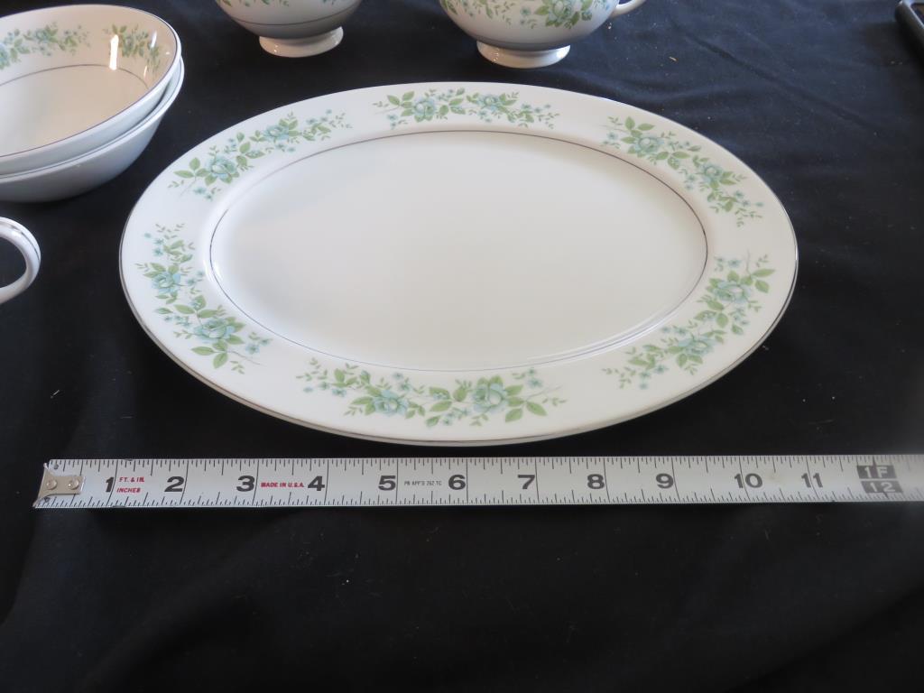 28-Piece Johnson Bros "Snowhite" China Set - LR