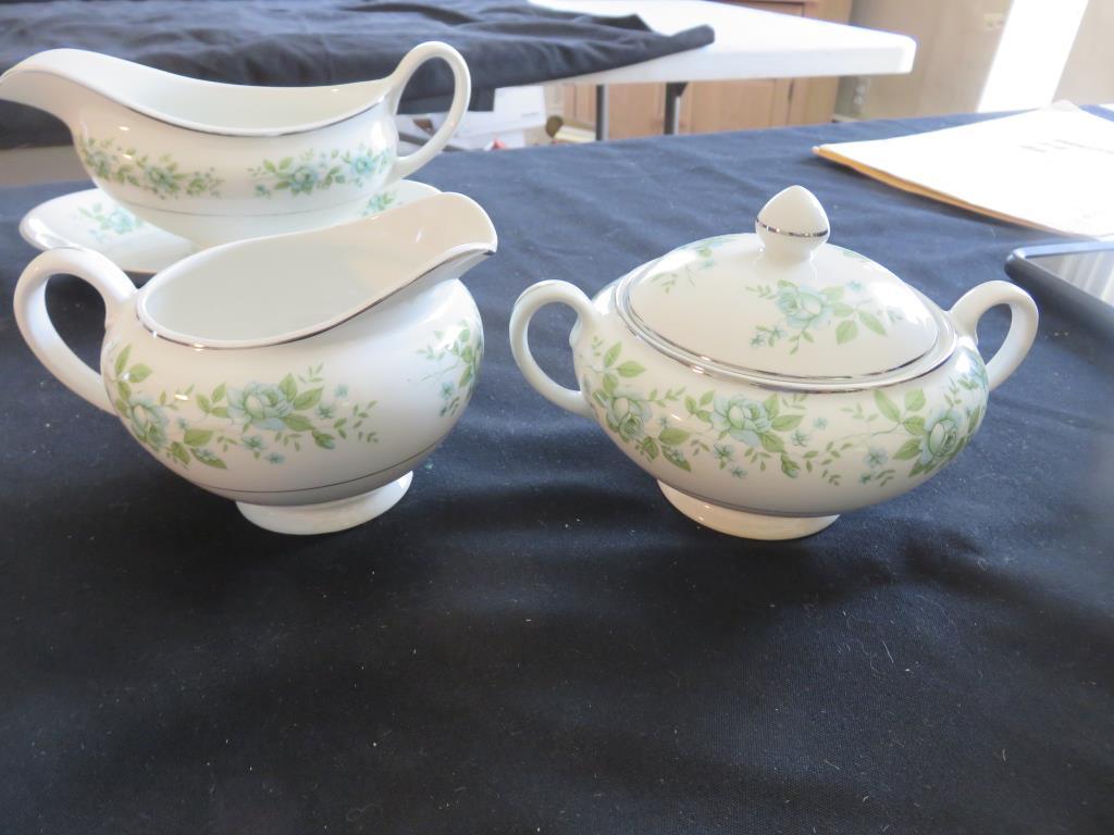 28-Piece Johnson Bros "Snowhite" China Set - LR