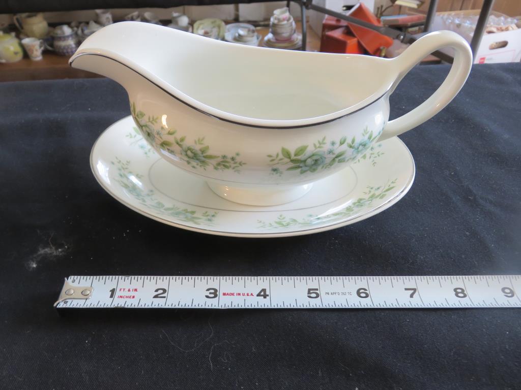 28-Piece Johnson Bros "Snowhite" China Set - LR