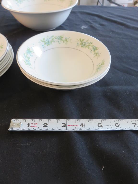 28-Piece Johnson Bros "Snowhite" China Set - LR