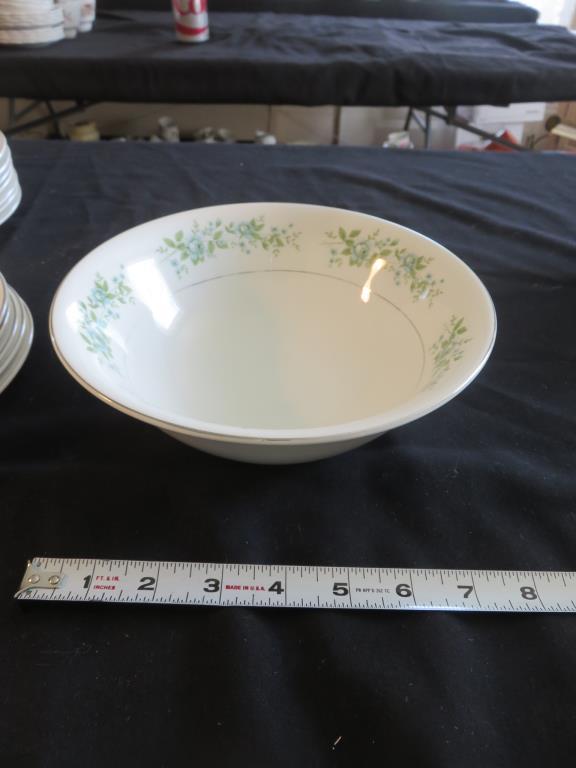 28-Piece Johnson Bros "Snowhite" China Set - LR