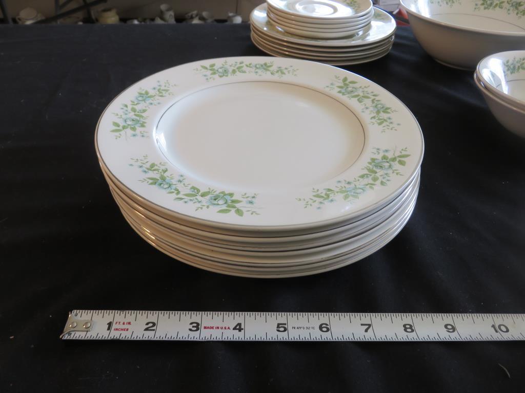 28-Piece Johnson Bros "Snowhite" China Set - LR