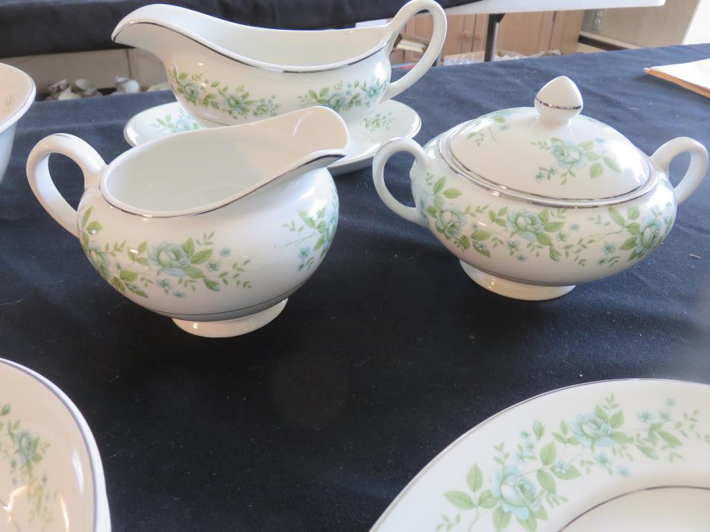 28-Piece Johnson Bros "Snowhite" China Set - LR