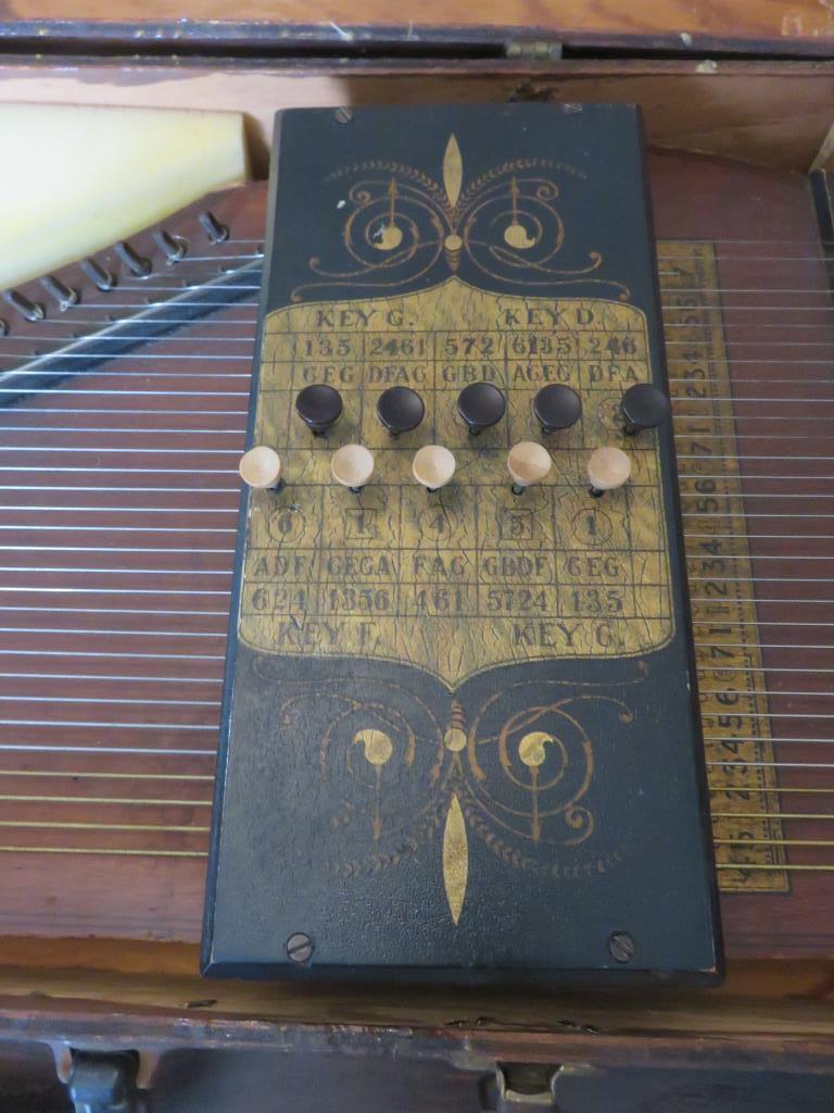 Antique Autoharp - DR