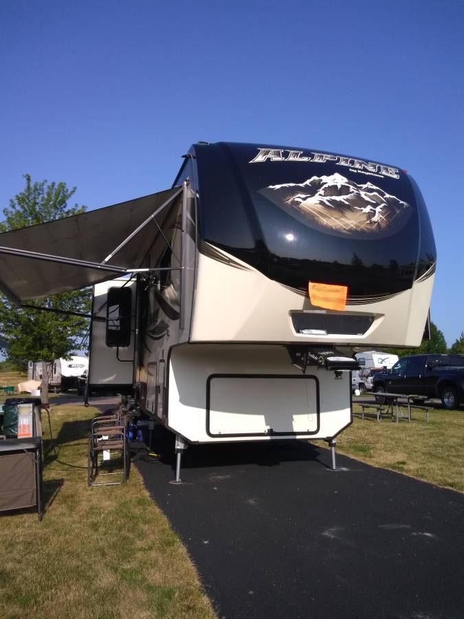 2016 Keystone Alpine 5th Wheel 3010RE