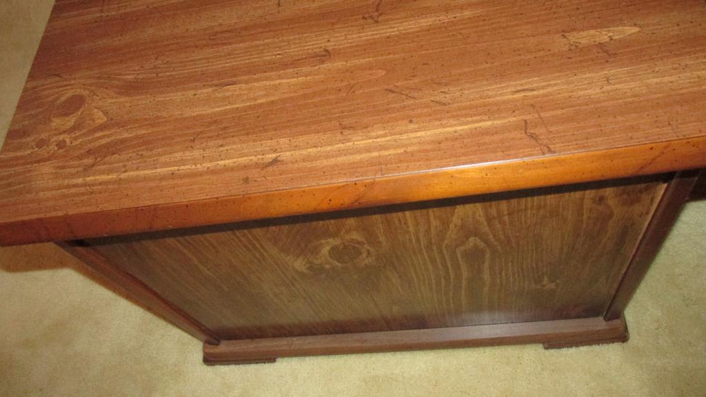 Medium Finished Wood End Table With Magazine Rack - BR2