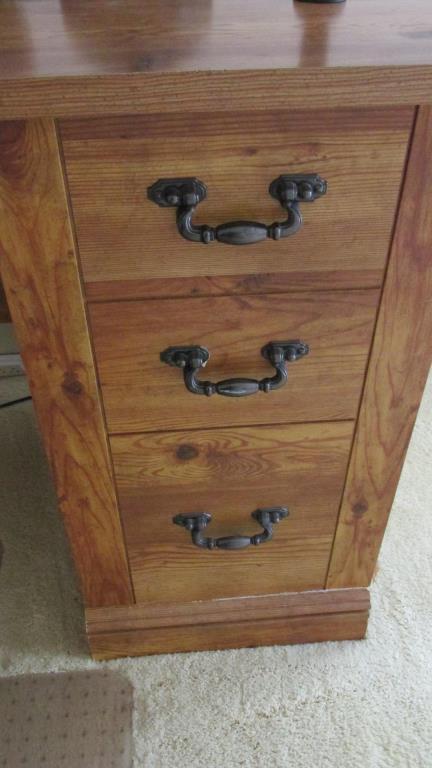 Medium Finished Pine Veneer Desk - O