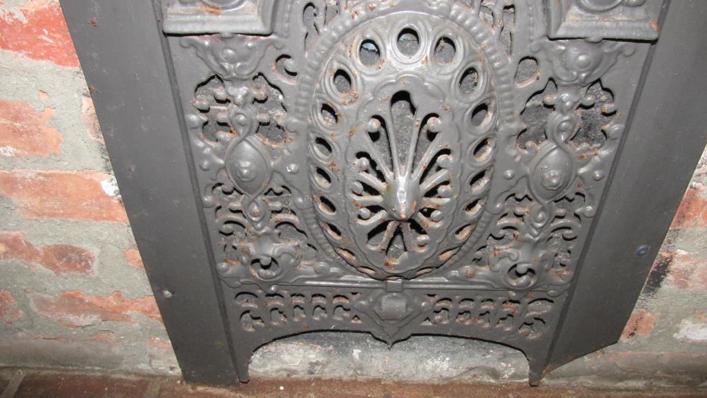 Antique Cast Iron Grate - H - Nos