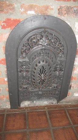 Antique Cast Iron Grate - H - Nos