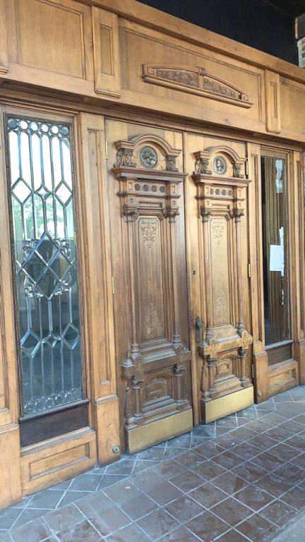 C - Oak Entry Way With Beveled Window