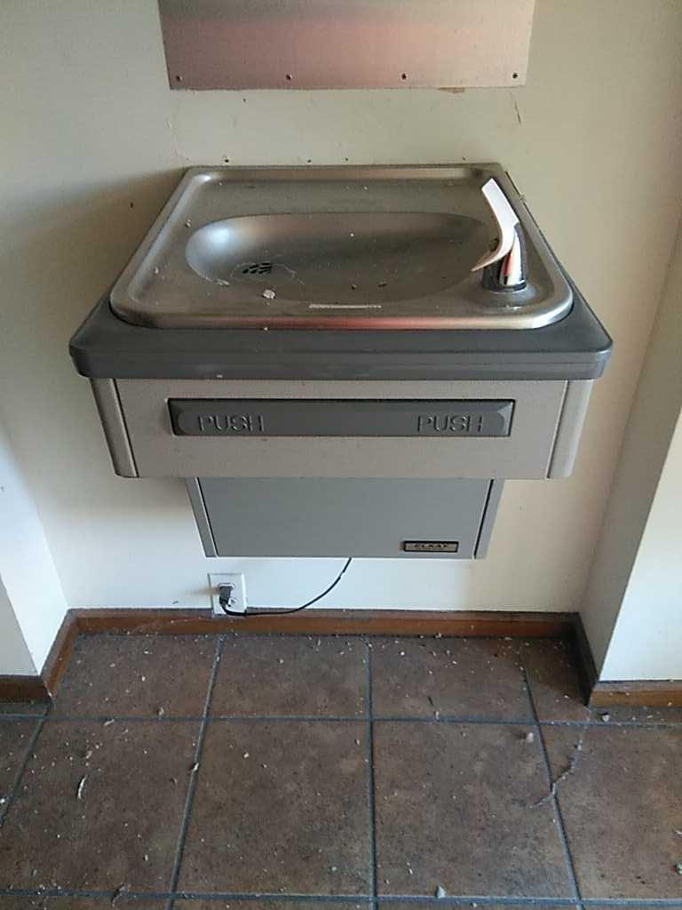 BB - Elkay Wall Drinking Fountain