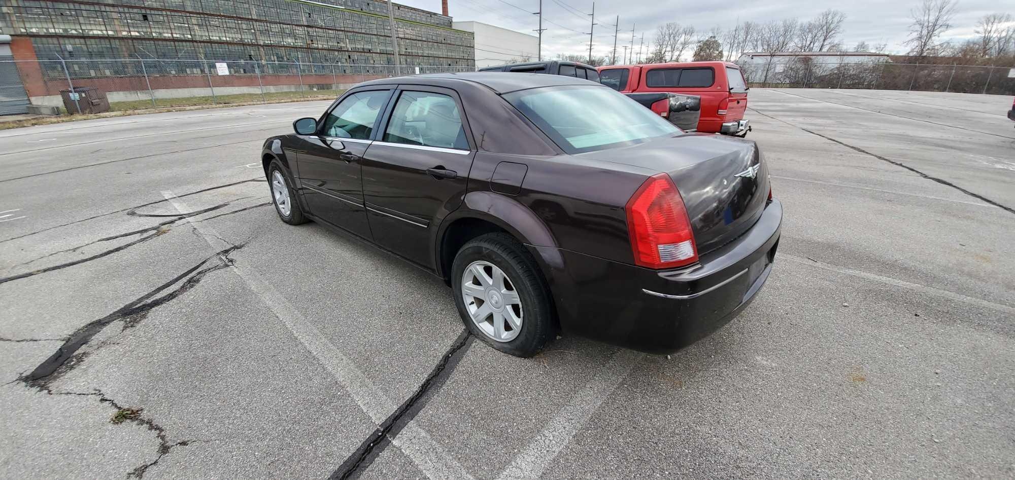 2005 Brown Chrysler 300