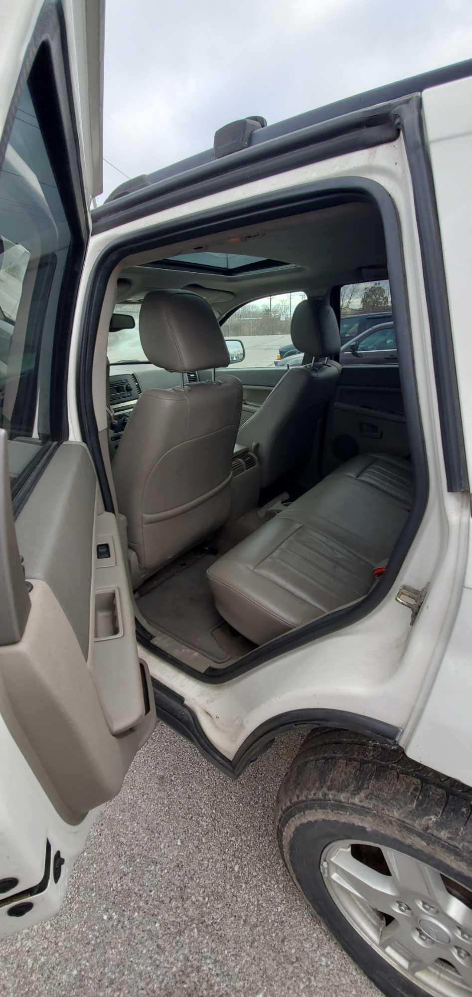 2005 White Jeep Grand Cherokee