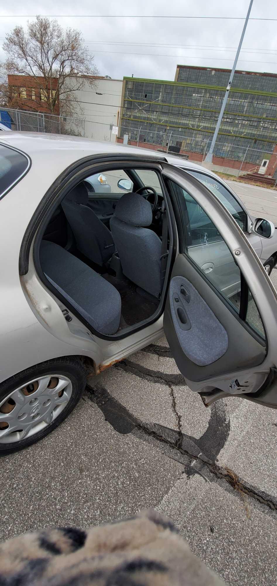 2000 Gray Hyundai Elantra