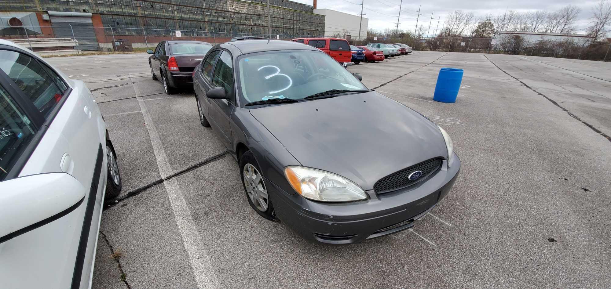 2005 Gray Ford Taurus