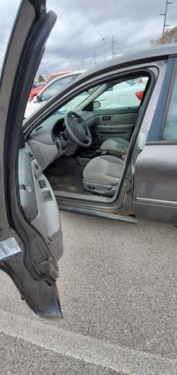 2005 Gray Ford Taurus