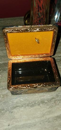 L- (5) Paperweights & Music Box