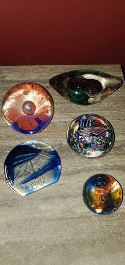L- (5) Paperweights