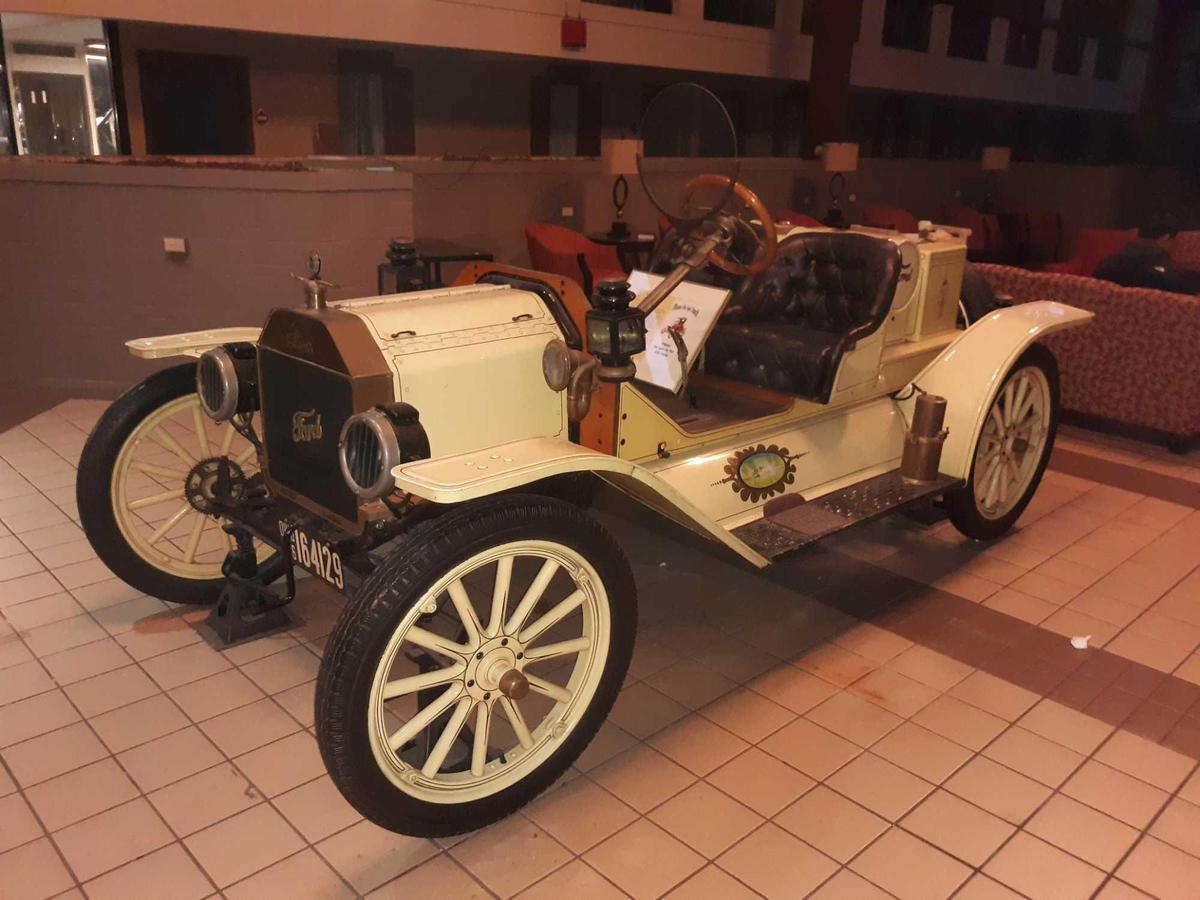 L- 1915 Ford Model T Roadster