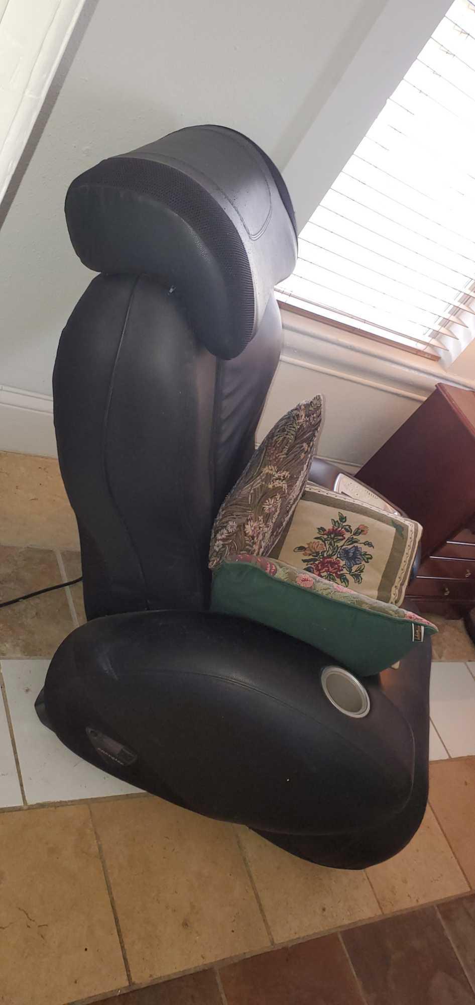 LR- Sharper Image Reclining Massage/ Vibrating Chair