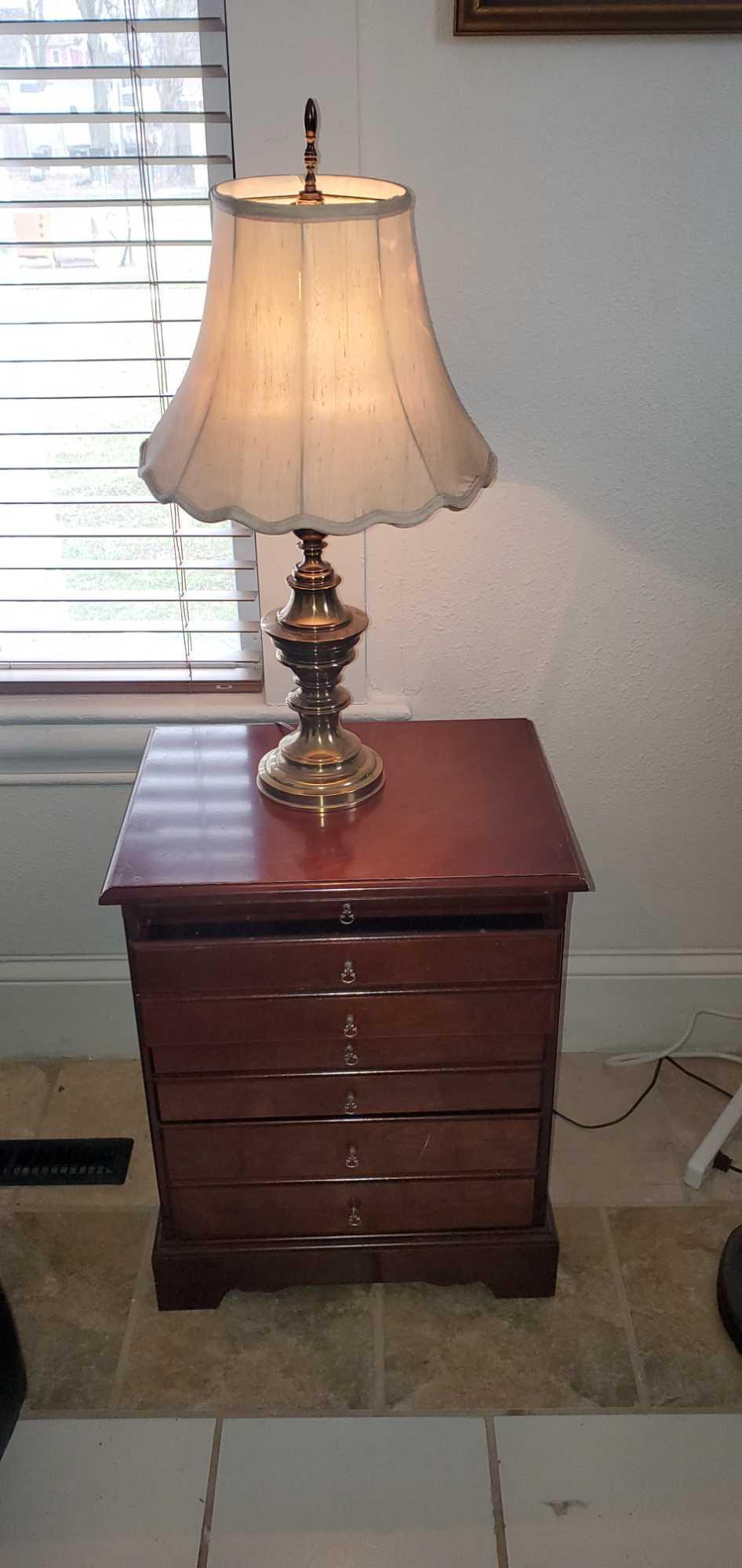 LR- 3 drawer End Table with Lamp