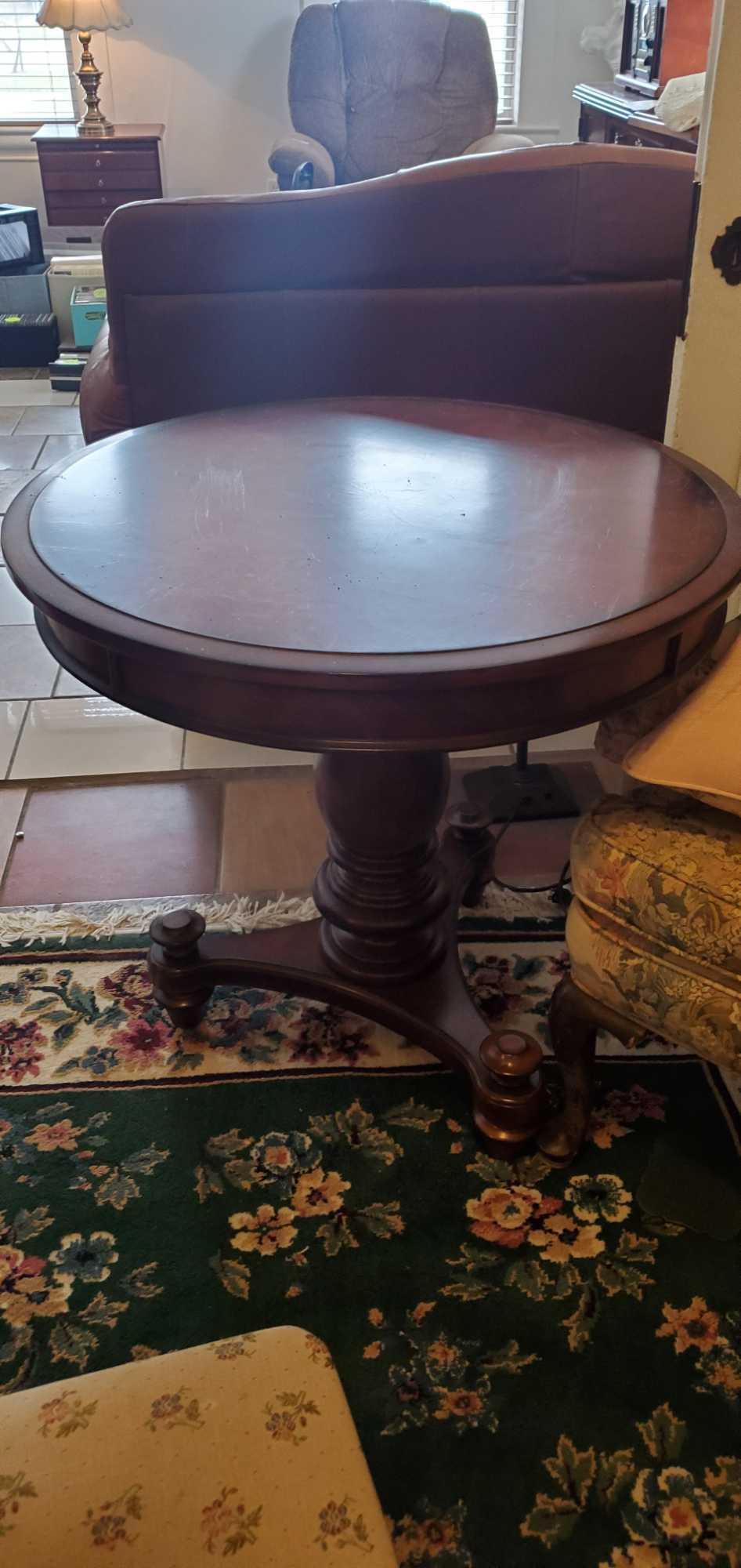 LR- Pedestal Round Solid Wood Table